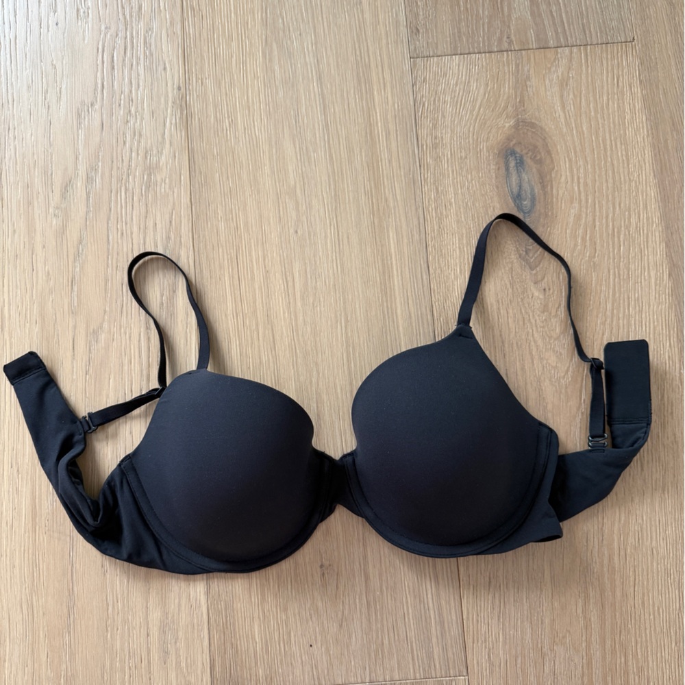 SKIMS Classic Black Tshirt Bra